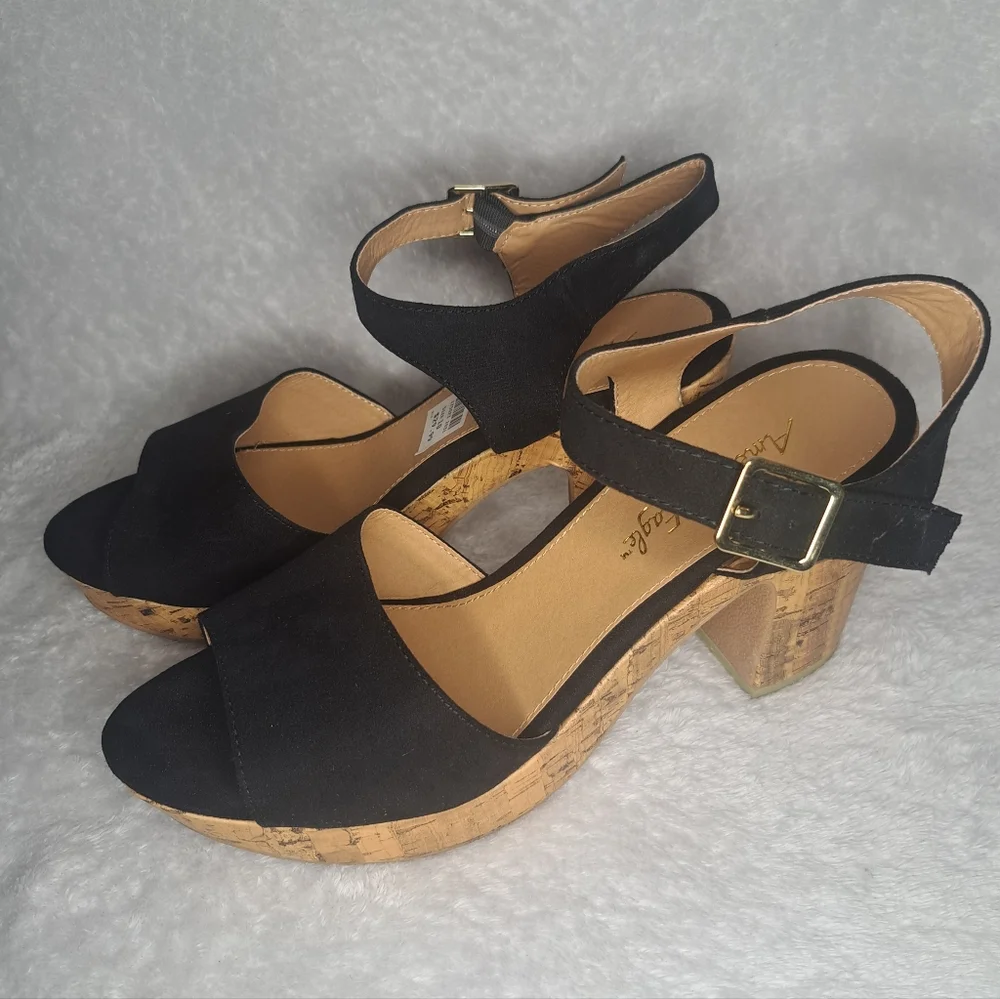 American Eagle Heeled Sandals Womens Size 10. Black & Cork with Block Heel.